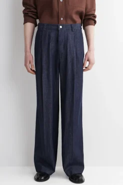 HOSE AUS DENIM MIT WEITEM BEIN UND BÜGELFALTEN