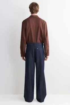 HOSE AUS DENIM MIT WEITEM BEIN UND BÜGELFALTEN