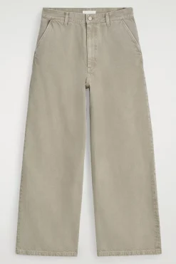 HOSE AUS DENIM MIT WEITEM BEIN