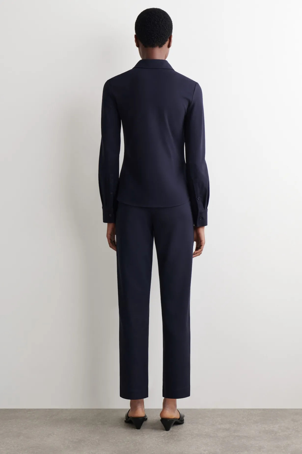 HOSE AUS JERSEY MIT GERADEM BEIN