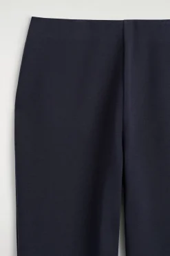 HOSE AUS JERSEY MIT GERADEM BEIN