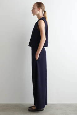 HOSE AUS KOCHWOLLE MIT BARREL-BEIN