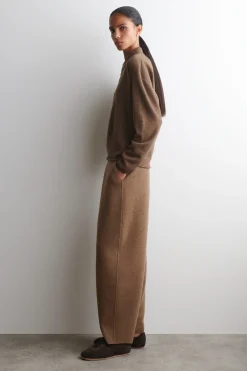 HOSE AUS MERINOWOLLE MIT BARREL-BEIN