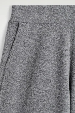HOSE AUS MERINOWOLLE MIT BARREL-BEIN