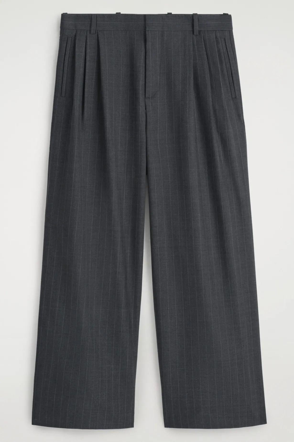 HOSE AUS MERINOWOLLE MIT WEITEM BEIN