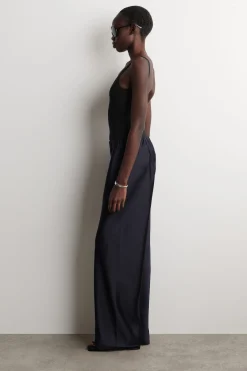 HOSE AUS SATIN MIT WEITEM BEIN
