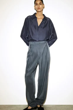 HOSE AUS SEIDE IN KNITTEROPTIK MIT GERADEM BEIN