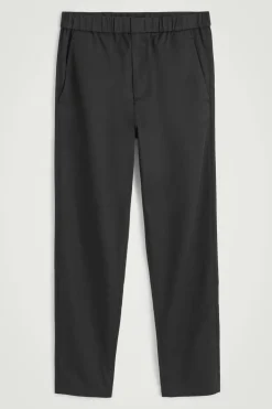 HOSE AUS TWILL MIT SCHMAL ZULAUFENDEM BEIN