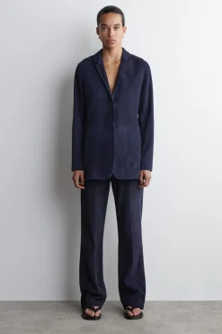 HOSE AUS VELOURSLEDER MIT GERADEM BEIN