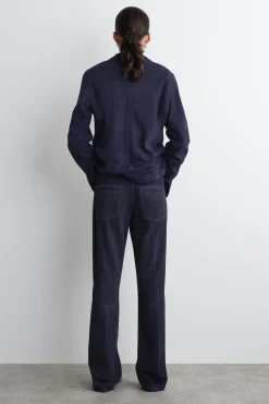 HOSE AUS VELOURSLEDER MIT GERADEM BEIN