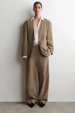 HOSE AUS VELOURSLEDER MIT GERADEM BEIN