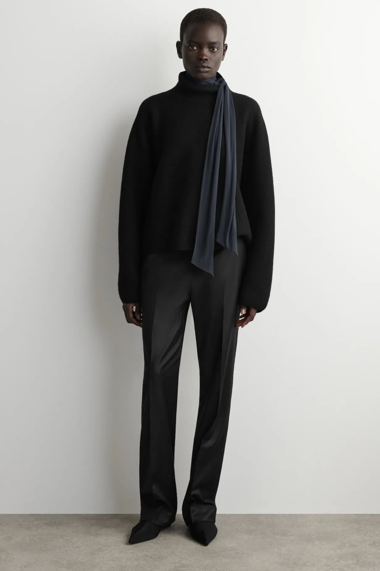 HOSE AUS WOLLFLANELL MIT GERADEM BEIN