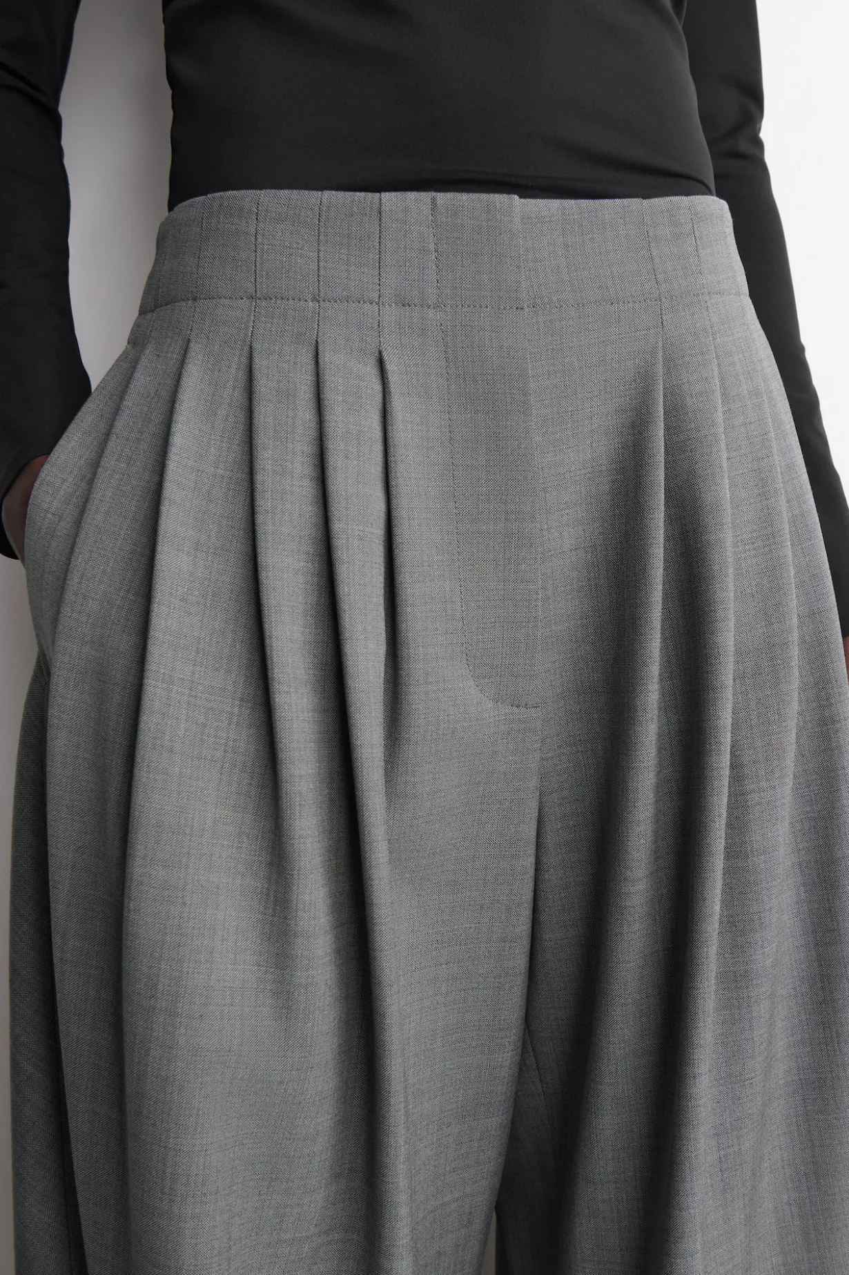 HOSE AUS WOLLMISCHUNG MIT BALLONBEIN UND FALTEN