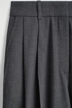 HOSE AUS WOLL-MIX MIT BARREL-BEIN UND FALTEN