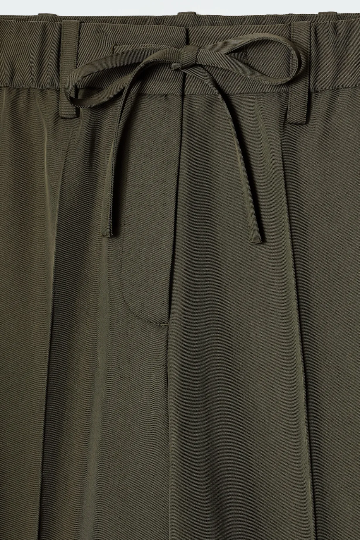 HOSE MIT GERADEM BEIN UND KORDELZUGBUND