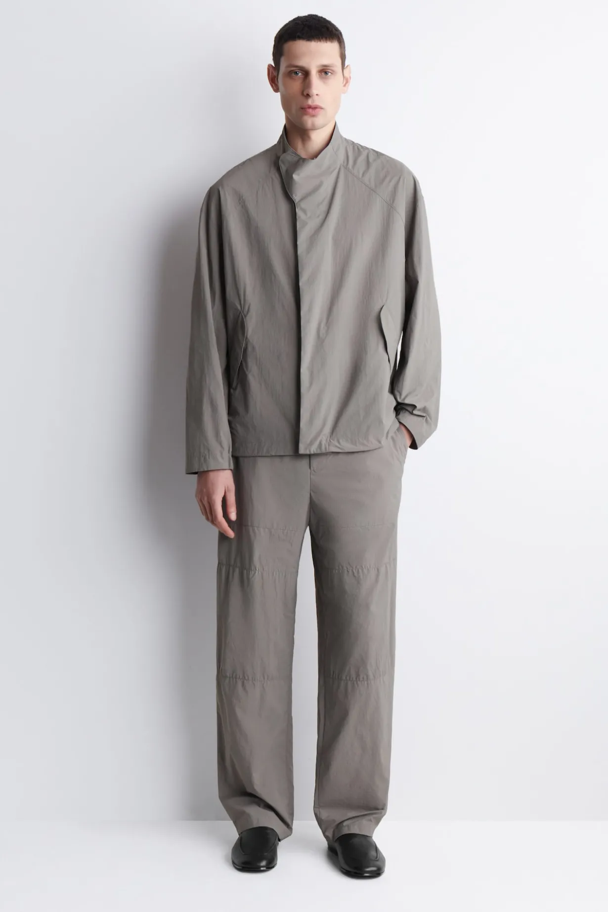 JACKE AUS FUNKTIONSNYLON