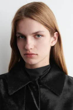 JACKE AUS LEDER MIT PONYHAAR-EFFEKT