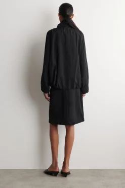 JACKE AUS NYLON MIT TRICHTERKRAGEN
