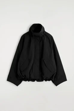 JACKE AUS NYLON MIT TRICHTERKRAGEN