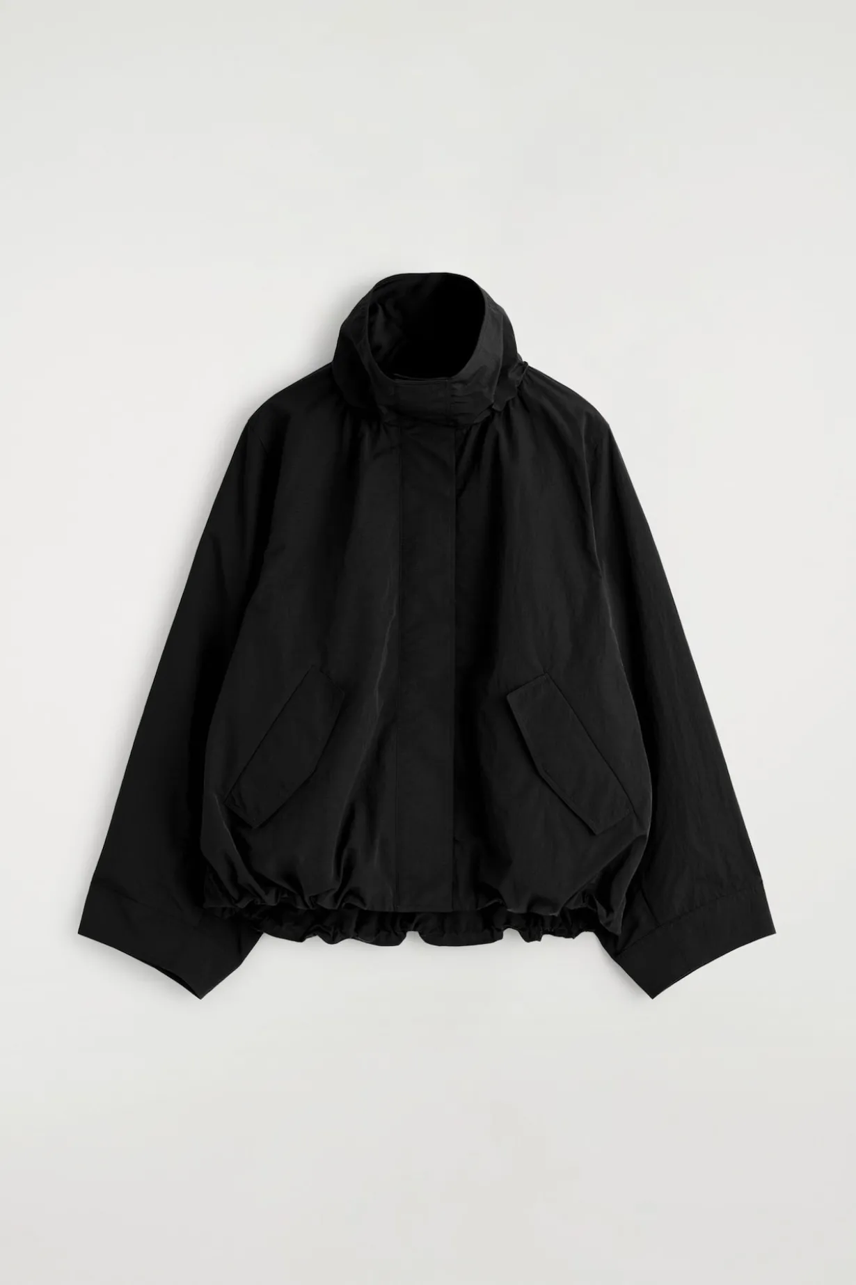 JACKE AUS NYLON MIT TRICHTERKRAGEN