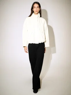 JACKE AUS NYLON MIT TRICHTERKRAGEN