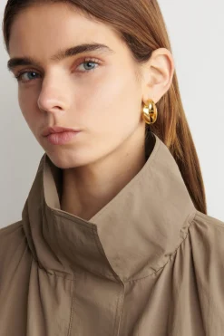 JACKE AUS NYLON MIT TRICHTERKRAGEN