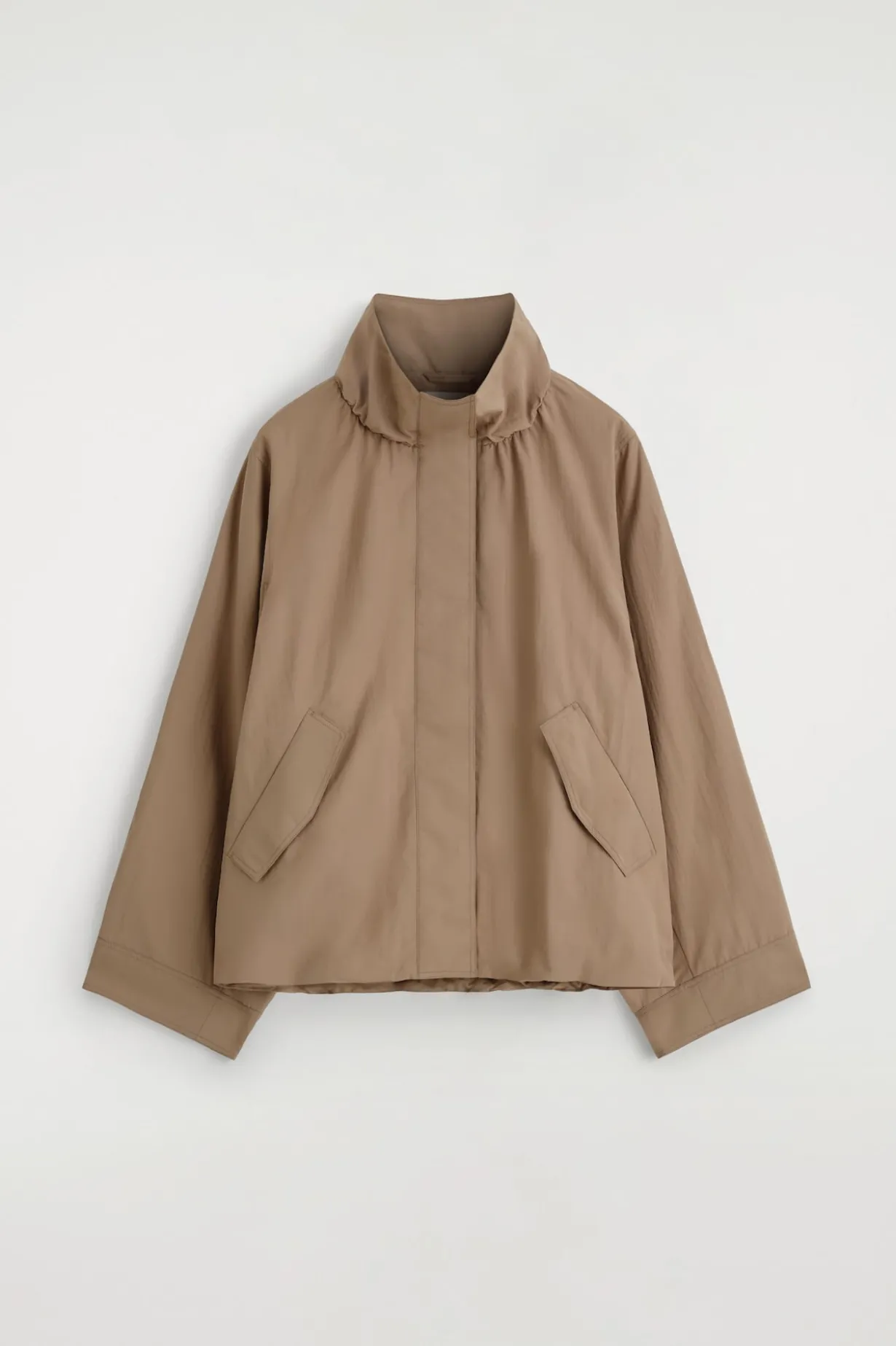 JACKE AUS NYLON MIT TRICHTERKRAGEN