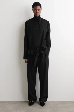 JACKE AUS WOLL-MIX MIT SCHALKRAGEN UND GÜRTEL