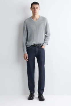 JEANS MIT SCHMALER PASSFORM UND GERADEM BEIN