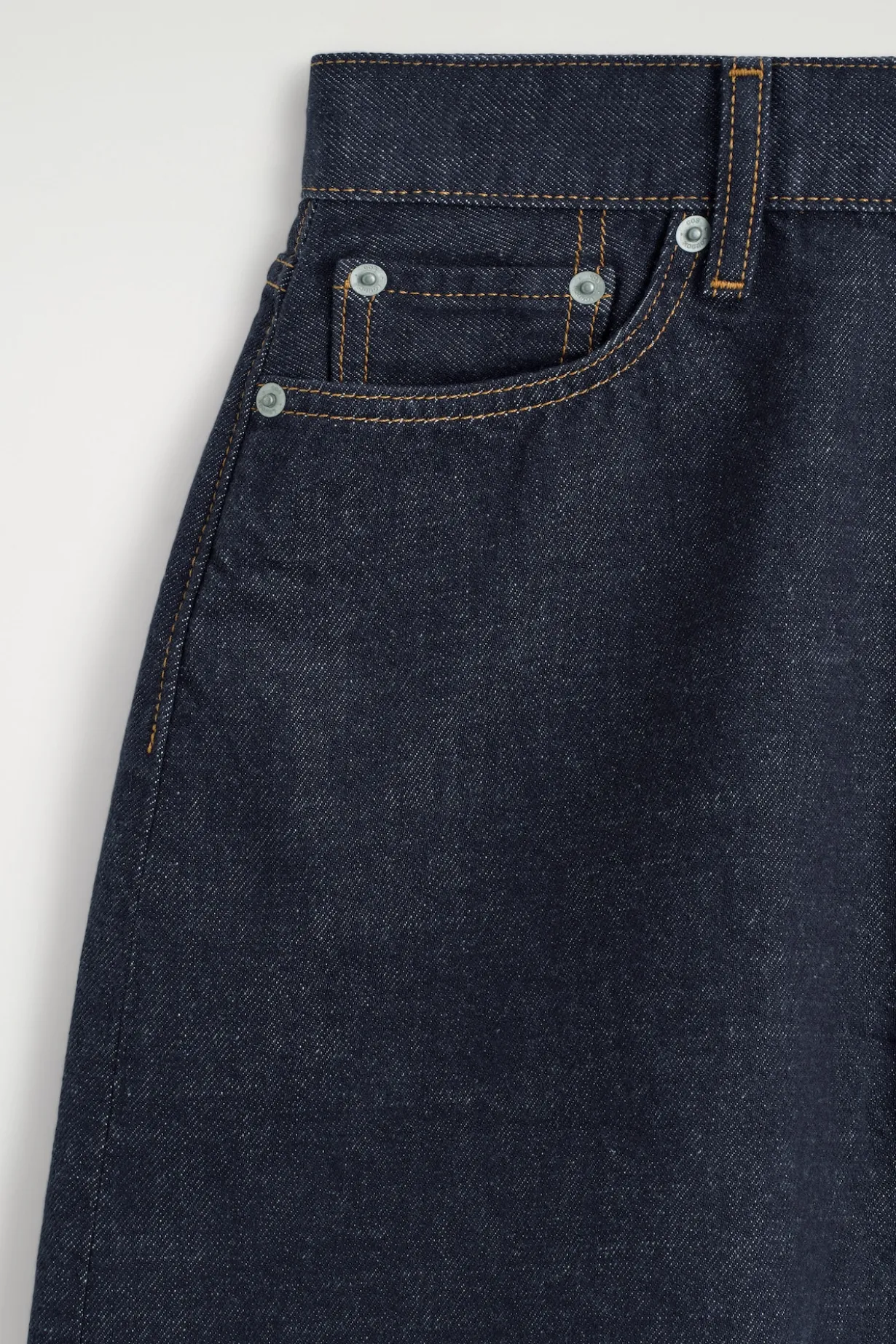 JEANSSHORTS MIT HOHEM BUND