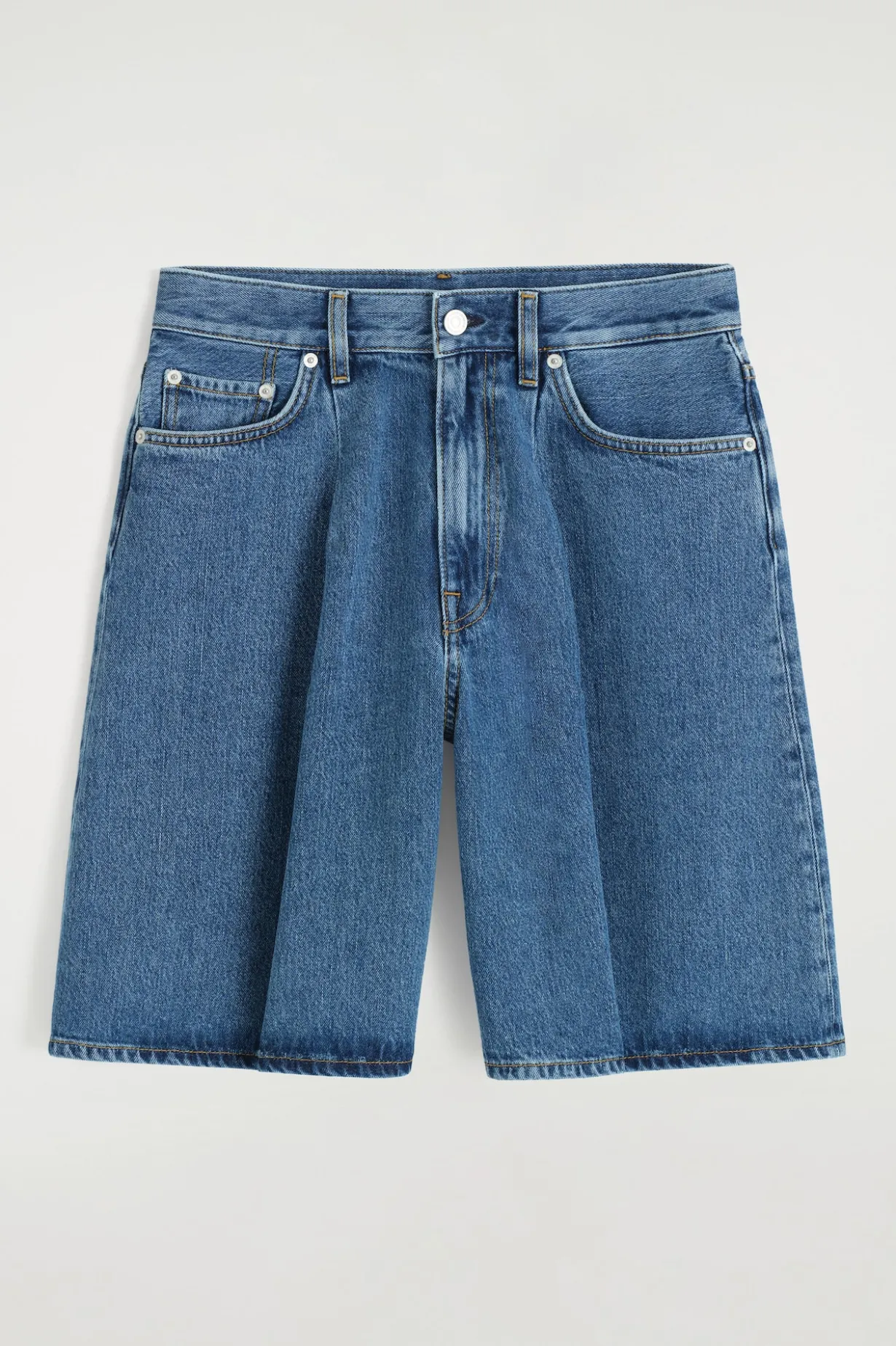 JEANSSHORTS MIT WEITEM BEIN