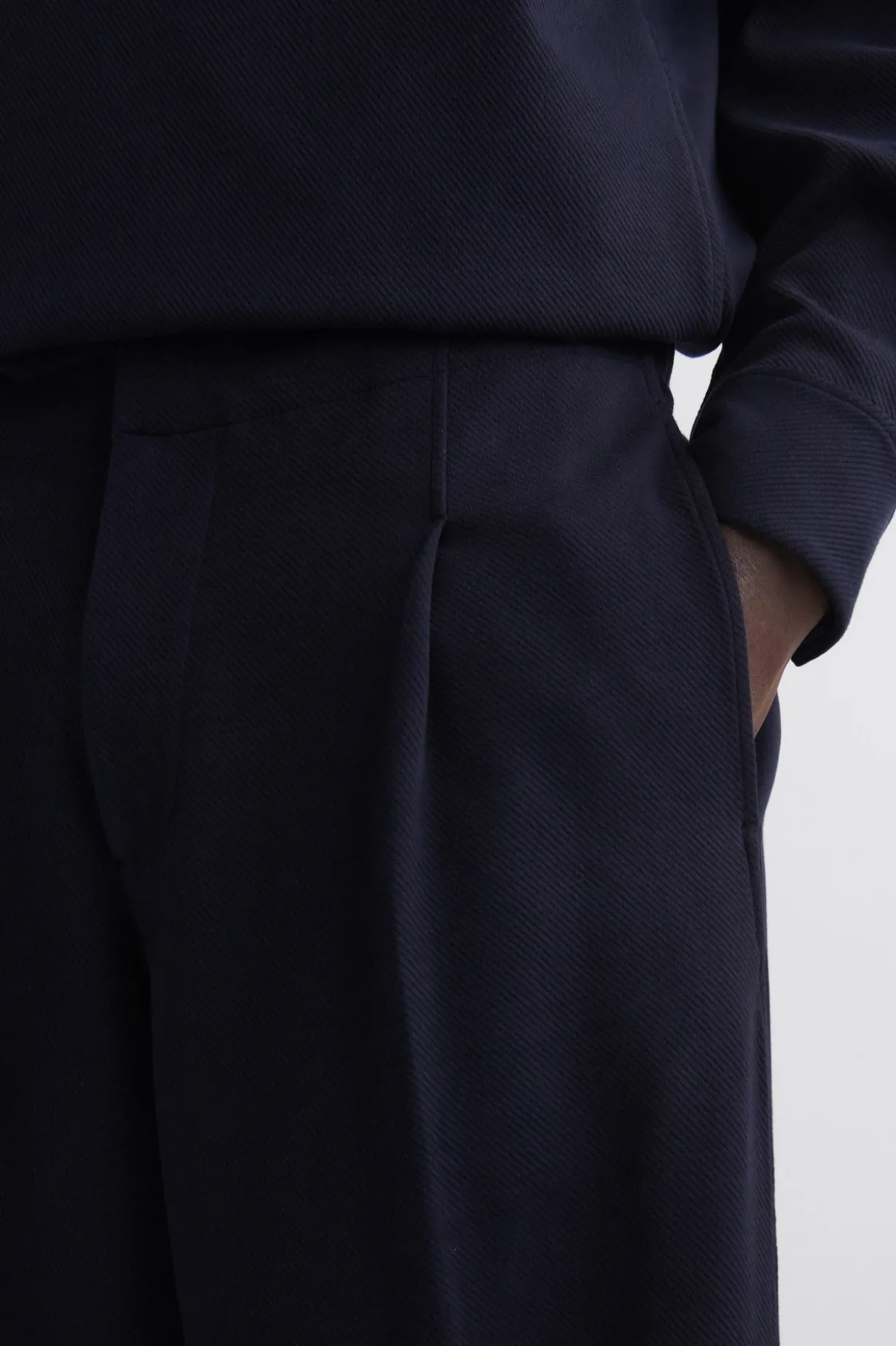 JERSEYHOSE MIT OVERSIZED-PASSFORM UND WEITEM BEIN