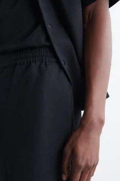 JERSEY-SHORTS MIT EINSÄTZEN UND ELASTISCHEM BUND