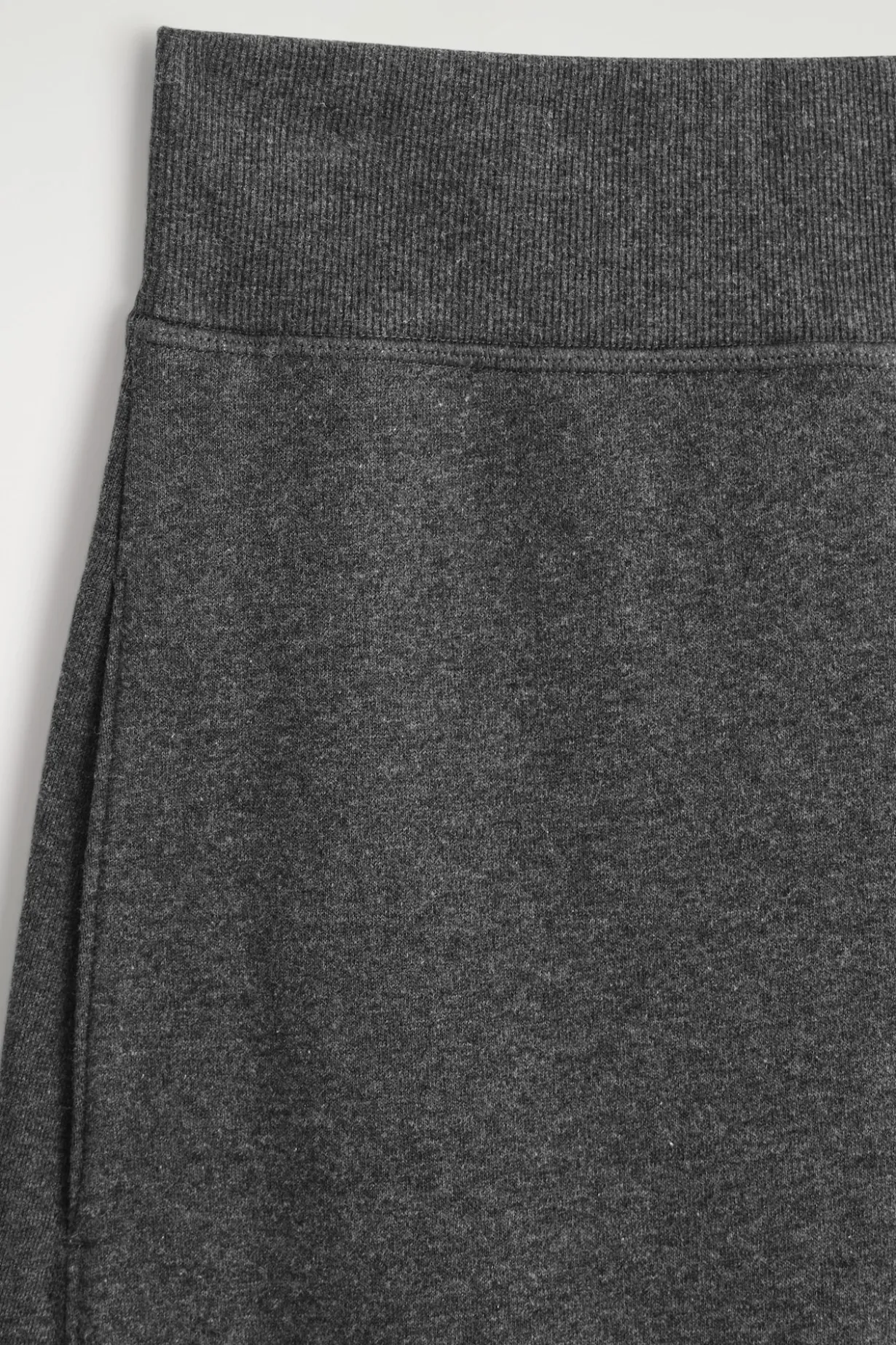 JOGGINGHOSE AUS BAUMWOLLE MIT WEITEM BEIN