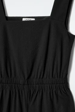 JUMPSUIT AUS SEERSUCKER MIT WEITEM BEIN