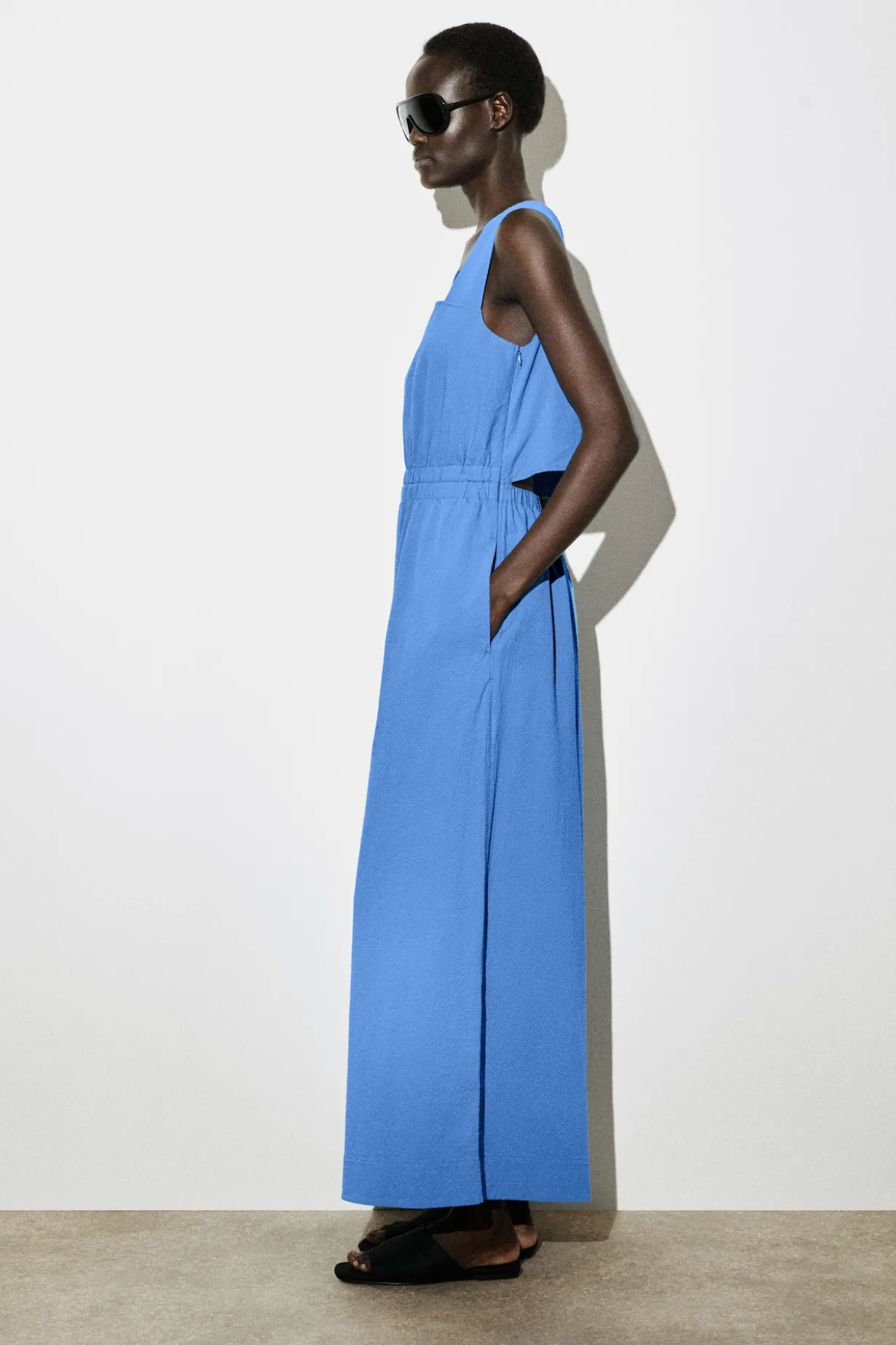 JUMPSUIT AUS SEERSUCKER MIT WEITEM BEIN