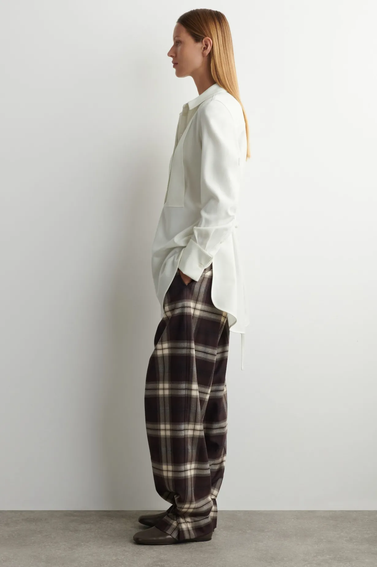 KARIERTE HOSE MIT BARREL-BEIN
