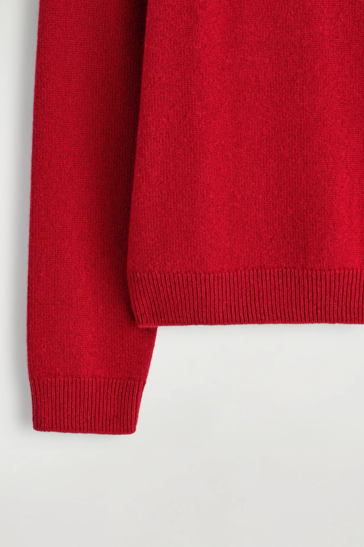 KASCHMIRPULLOVER MIT RUNDHALSAUSSCHNITT