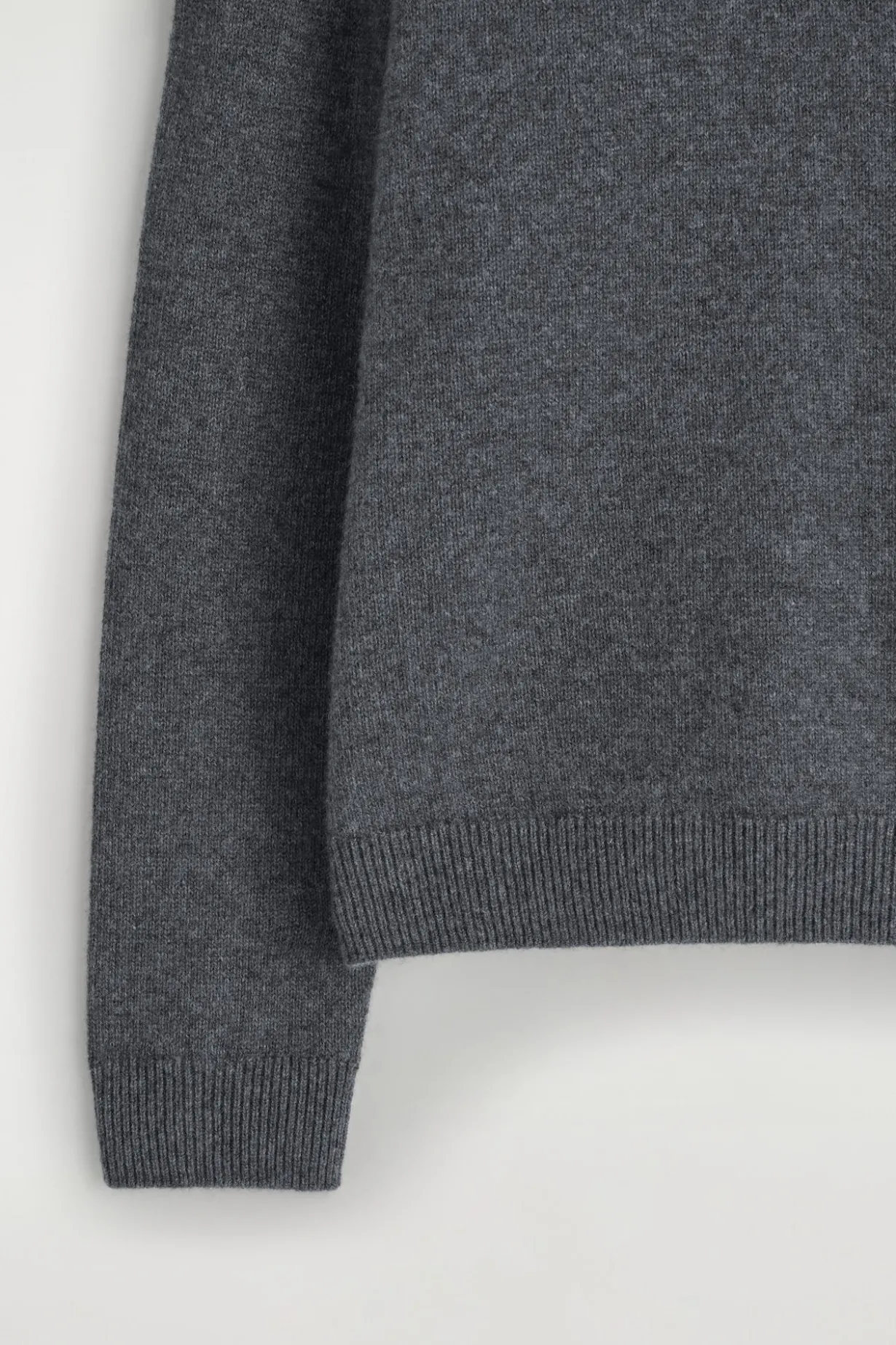 KASCHMIRPULLOVER MIT RUNDHALSAUSSCHNITT