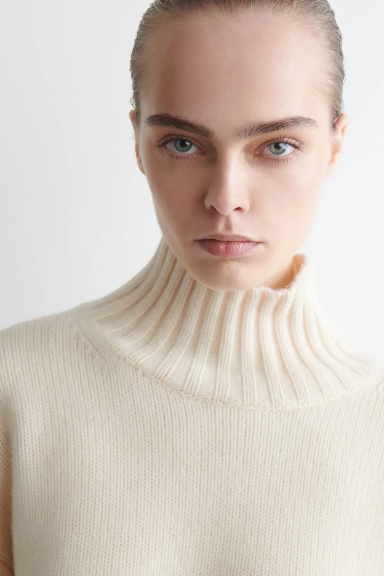 KASCHMIRPULLOVER MIT TRICHTERKRAGEN