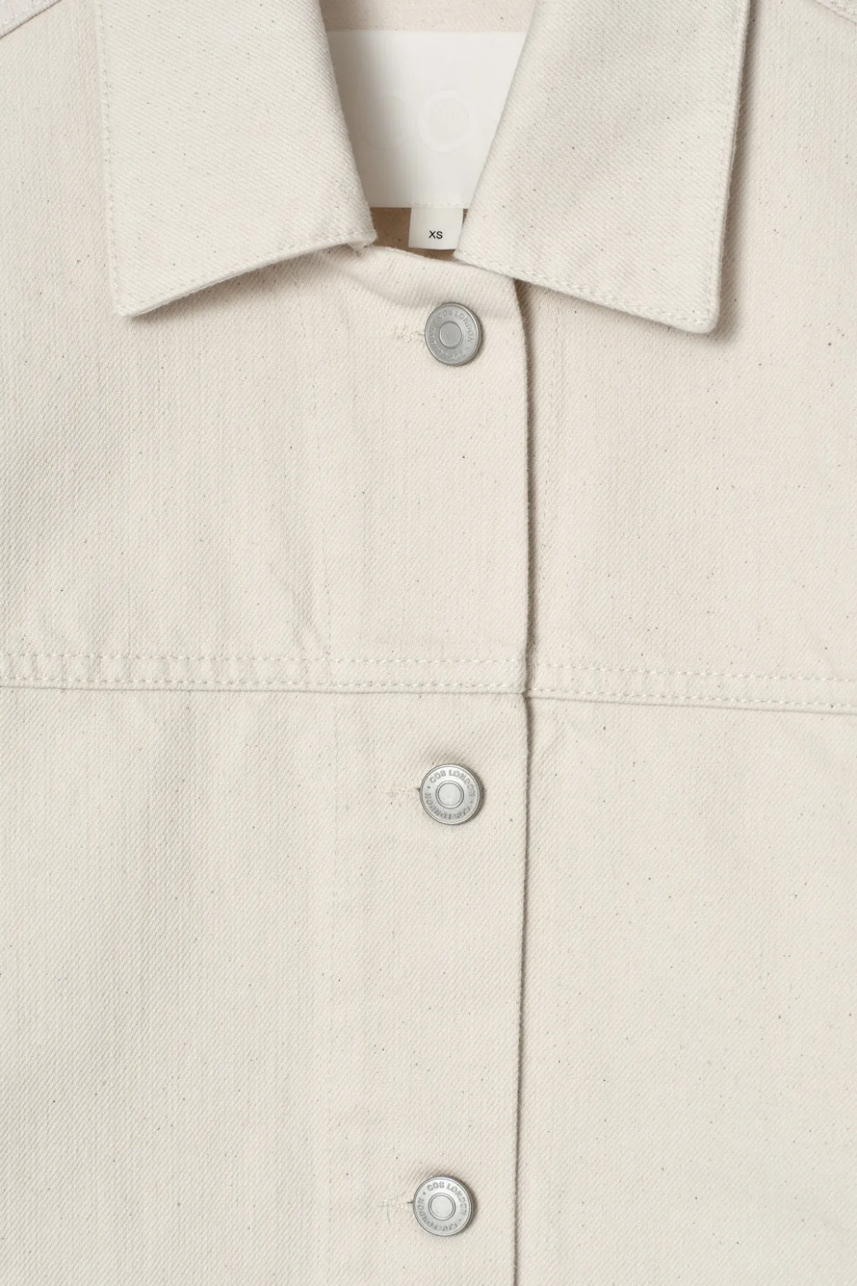 KASTENFÖRMIGE JEANSJACKE