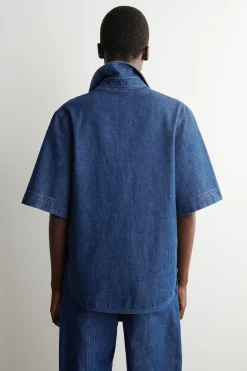 KASTENFÖRMIGES JEANSHEMD MIT KURZEN ÄRMELN