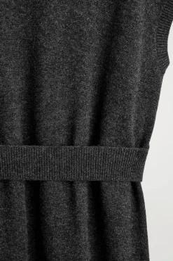KLEID AUS MERINOWOLLE MIT KRAGEN UND GÜRTELDETAIL