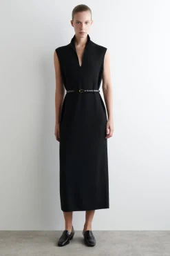 KLEID AUS MERINOWOLLE MIT DRAPIERTEM KRAGEN
