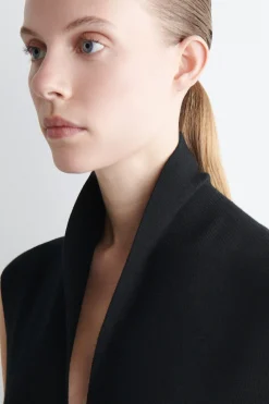 KLEID AUS MERINOWOLLE MIT DRAPIERTEM KRAGEN