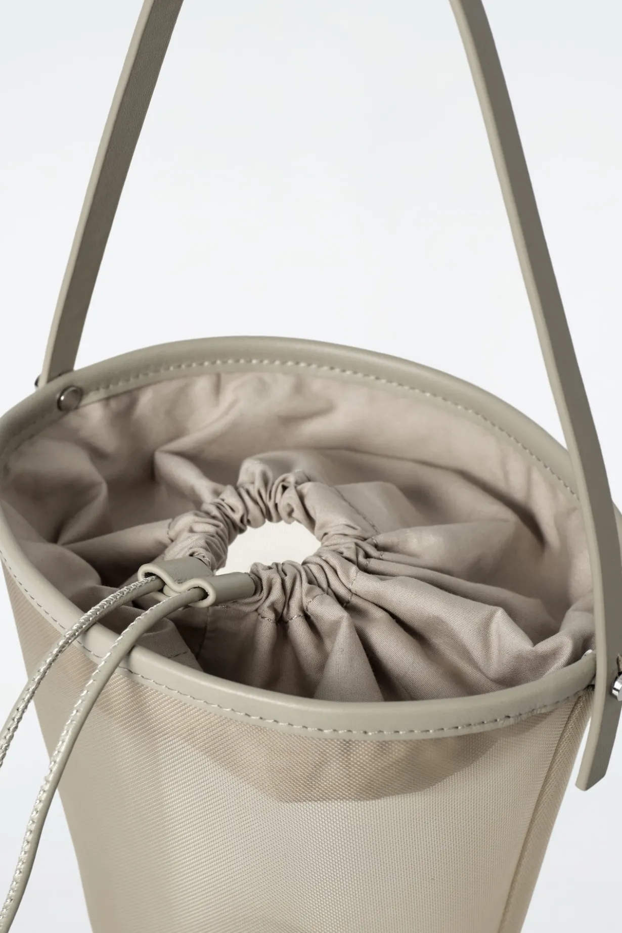 KLEINE BEUTELTASCHE - MESH