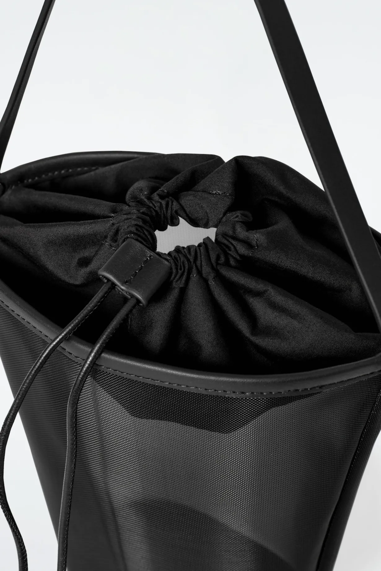 KLEINE BEUTELTASCHE - MESH