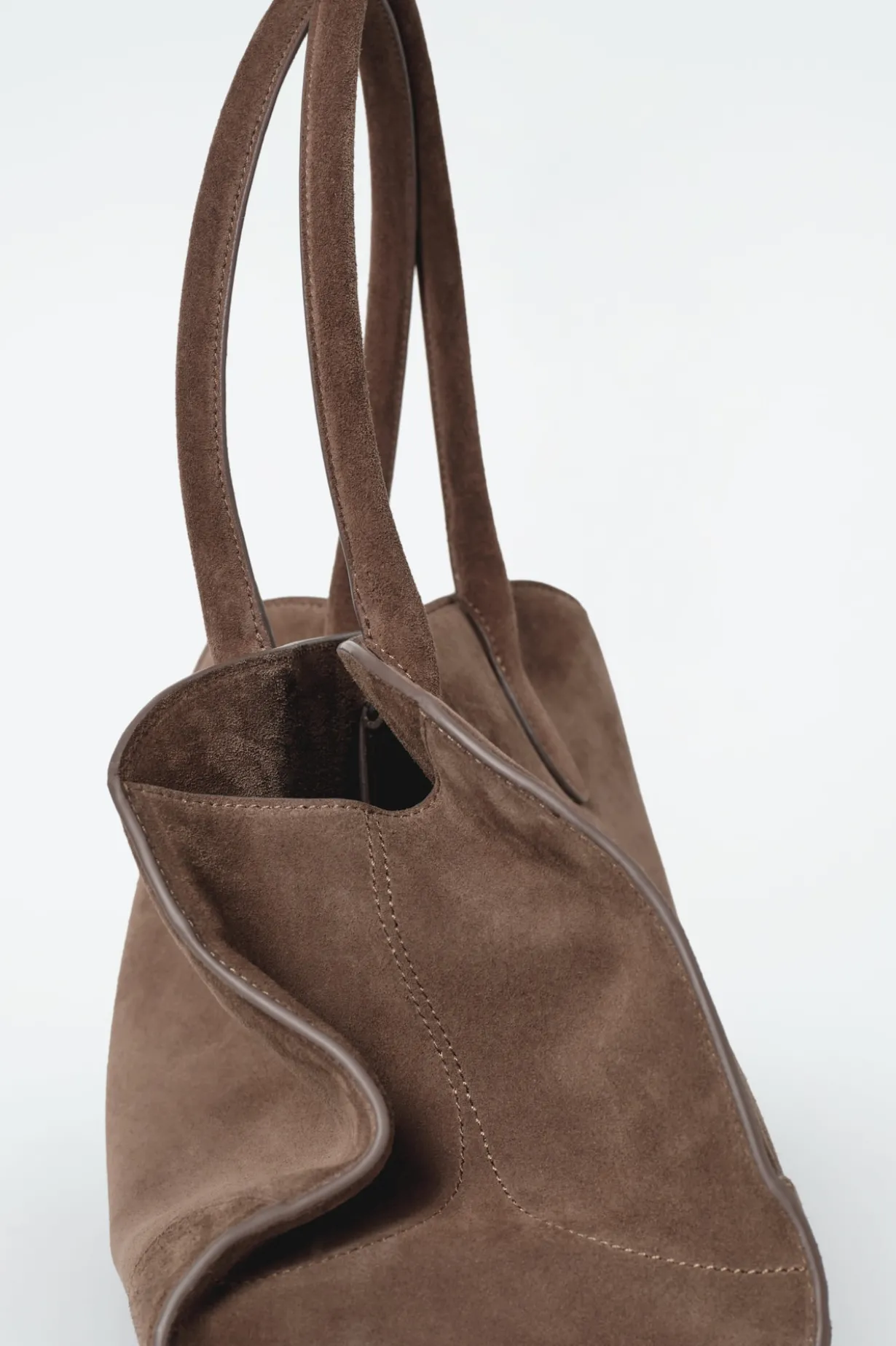 KLEINE STUDIO BOWLINGTASCHE - VELOURSLEDER