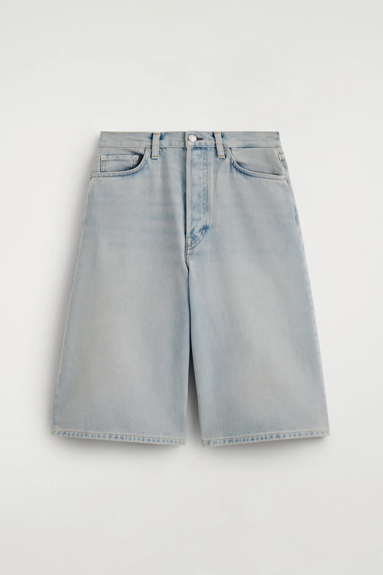 KNIELANGE JEANSSHORTS