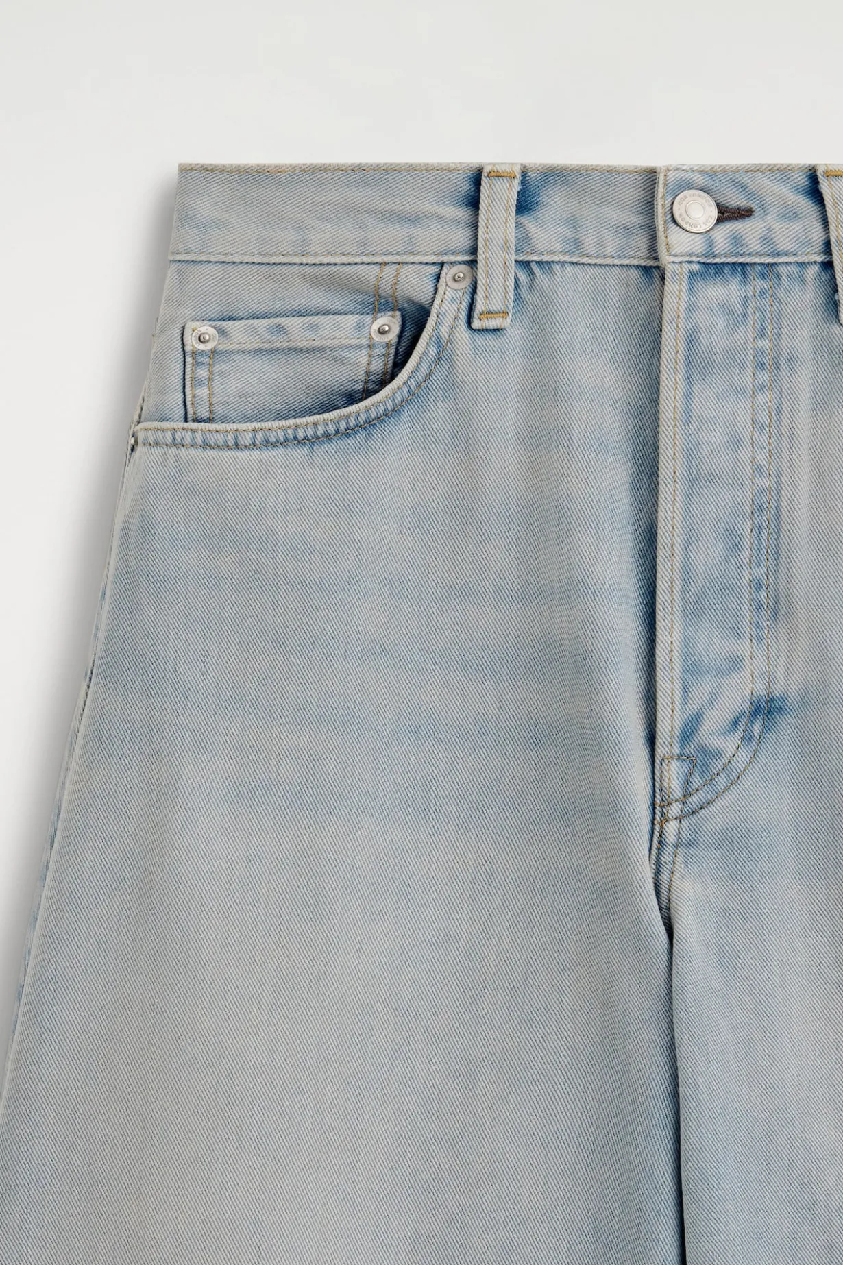 KNIELANGE JEANSSHORTS